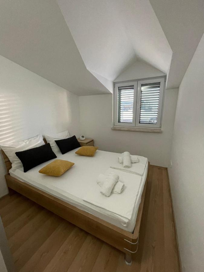 Apartments Holiday Gavric Trogir Quarto foto